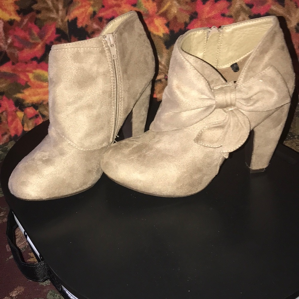 Heels w/ bow ties on the side from Rue 21